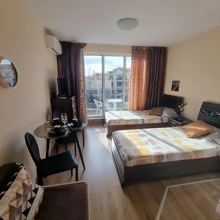Deluxe Admiral Plaza Apartman Napospart