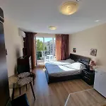 Deluxe Admiral Plaza Apartment *