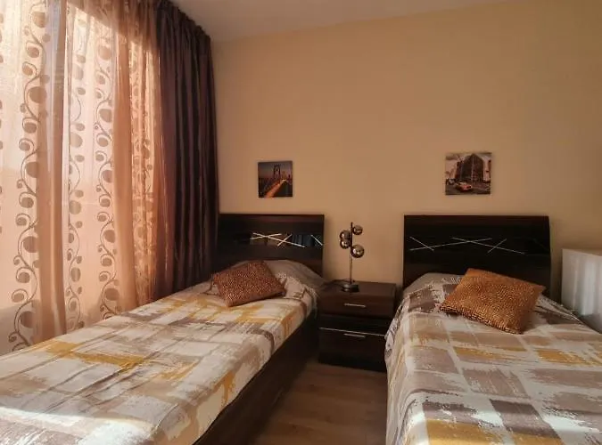 Deluxe Admiral Plaza *