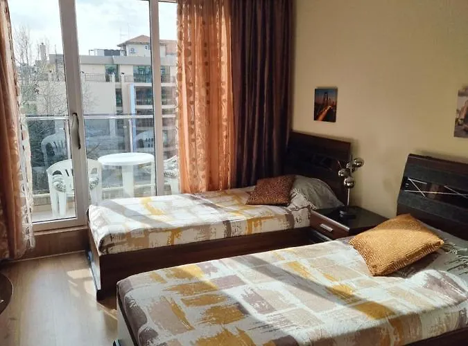 Deluxe Admiral Plaza *